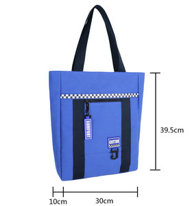 Sac fourre-tout en toile bleue avec anses noires et détails à carreaux, étiquette en coton confortable, matière 600D - Product Image 3