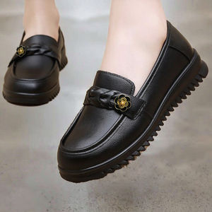 Chaussures de marche antidérapantes résistantes à l'usure en gros Chaussures plates pour femmes Chaussures de plein air à la mode Couleur unie Chaussures décontractées en PVC pour femmes - Product Image 3