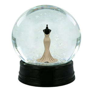 Globe de neige mannequin robe de mariée sirène élégante, décoration de luxe en résine avec effet neige pour mariages et cadeaux - Product Image 2