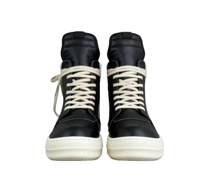 รองเท้าผ้าใบผู้ชายทรงสูง รุ่นยอดนิยมปี 2026 รองเท้าผู้หญิงสีดำแบบผูกเชือก ดีไซน์หรูหรา ผ้าคุณภาพดี พื้นหนา สวมใส่สบาย เดินง่าย แฟชั่นอินเทรนด์ - Product Image 1