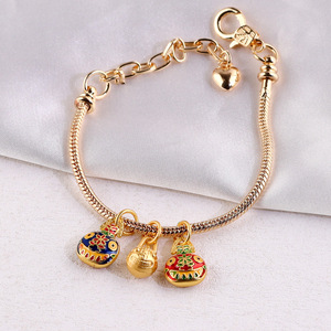 Bracelet avec pendentif en émail cloisonné plaqué or ancien, famille de trois, accessoire de bijoux pour cadeau, unisexe, en alliage de zinc - Product Image 1