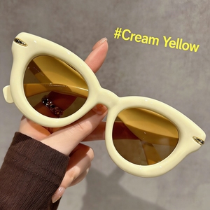 Gafas de Sol Vintage para Mujer, Montura Redonda, Color Rojo y Negro, Protección UV400, Lentes de PC, para Todo Tipo de Rostro - Product Image 2