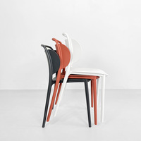 Chaise de salle à manger en plastique de haute qualité, chaise de salle à manger minimaliste confortable avec dossier pour café
