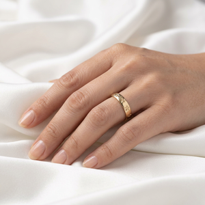 Anillo Cruzado Minimalista con Engaste de Bisel en Plata 925 con Baño de Rodio y Oro de 18Kt de Tanya Gems and Jewellery para Fiestas y Eventos - Product Image 6