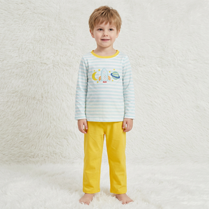 ชุดเสื้อผ้าเด็กผู้ชายแขนยาวลายทางสีฟ้าปักลายพระจันทร์ - Product Image 1