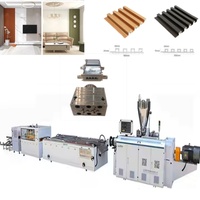 Machine d'extrusion de panneau mural PVC/WPC à double vis automatique étanche 5-7 m/min pour panneau cannelé et profilés décoration de la maison
