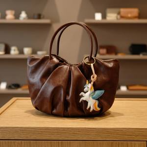 Breloque en cuir suspendue licorne premium avec motif dessin animé double face et coloré pour sacs - Product Image 3