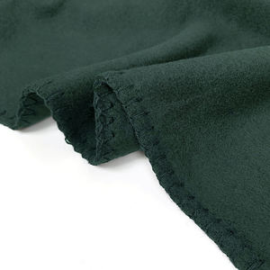 ผ้าขนแกะโพลีเอสเตอร์ rpet สีขาวและสีเทาจากโรงงานผลิตผ้าห่มสำหรับสัตว์เลี้ยงขนาด75x100 - Product Image 4