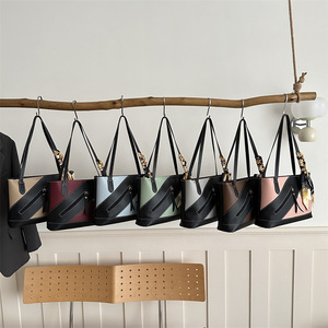 <span class=keywords><strong>Sac</strong></span> à <span class=keywords><strong>bandoulière</strong></span> personnalisé en cuir PU noir <span class=keywords><strong>pour</strong></span> femmes avec compartiment <span class=keywords><strong>pour</strong></span> <span class=keywords><strong>smartphone</strong></span> - Product Image 1