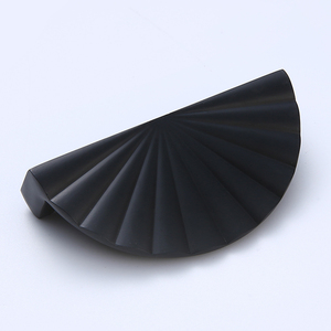 Thiết kế sáng tạo hợp kim kẽm nửa mặt trăng hình xử lý đồ nội thất cửa tủ khóa nửa vòng tròn xử lý - Product Image 3