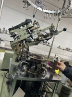 Machine à tricoter automatique pour chaussettes de sport à compression haute vitesse et haute qualité