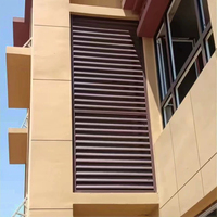Fenêtre Jalousie d'aération extérieure en aluminium, volet à persiennes réglable avec lames en verre trempé pour la confidentialité et le flux d'air