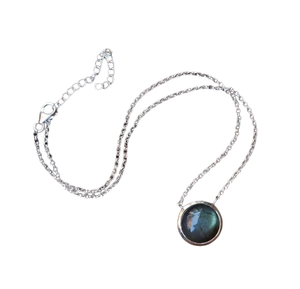 Collier solitaire pour femme en argent sterling 925 plaqué platine, serti de labradorite, design simple, certifié IGI - Product Image 1
