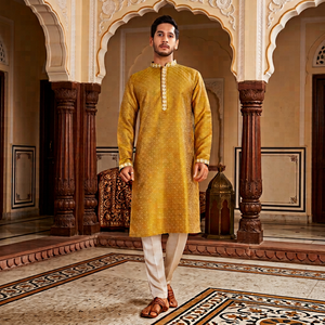 Kurta traditionnel en coton pour homme Heritage - Tissu confortable pour les mariages, les fêtes et les événements culturels - Product Image 1