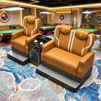 S.Q.F Luxe Fauteuil de billard avec console centrale et marchepied, en cuir PU, accoudoir large, rembourrage épais, moderne, pour salle de jeux commerciale et snooker