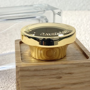 Gold Metal Bottle Cap with Embossed Pattern <b>Screw</b>-On Lid for Cosmetics Bottles Durable Design - Product Image 4