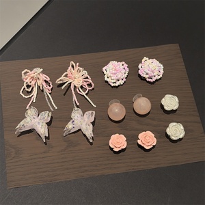 Ciondoli per Zoccoli e <span class=keywords><strong>Scarpe</strong></span> da Balletto, Design Floreale, Perline Rosa, Fatti a Mano, Fai da Te per Ragazze, Fibbia Staccabile per <span class=keywords><strong>Scarpe</strong></span> <span class=keywords><strong>con</strong></span> Accessorio Farfalla e Rosa - Product Image 4