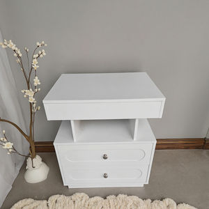 โต๊ะข้างเตียงไม้ MDF สีขาว โต๊ะข้างเตียงแบบลอยตัว 3 ลิ้นชัก พร้อมไฟ LED โต๊ะข้างเตียงอัจฉริยะสำหรับห้องนอน - Product Image 4