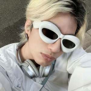 Gafas de Sol de Moda 2023 con Montura Grande en Forma de Labios para Hombre y Mujer, Gafas de Sol de Ojo de Gato Extra Grandes y Coloridas, Estilo Y2K - Product Image 3