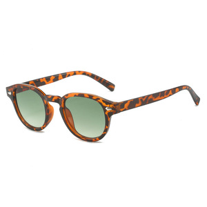 Occhiali da Sole Ovali Vintage Semplici da Uomo con Rivetti, Occhiali da Sole Casual da Viaggio, Scelta Colorata, Occhiali da Vacanza per Coppie - Product Image 5