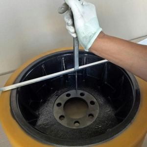 Rueda Motriz de Poliuretano Sólido para Montacargas 350x140-90-7h, Neumático Amortiguador Linde BT Crown, Dureza 95 <span class=keywords><strong>Shore</strong></span> A BT 7594123 - Product Image 6