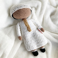 Poupée musulmane au crochet personnalisée, jouet islamique amigurumi fait main, OEM ODM, faible MOQ, cadeau culturel personnalisé, poupée au crochet