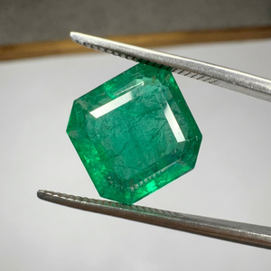 Émeraude naturelle zambienne de 5,82 carats, taille octogonale carrée, pierre précieuse verte certifiée, pour la vente en gros de bijoux - Product Image 1