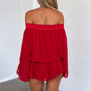 เดรสสั้นสีแดงแบบเปิดไหล่สำหรับผู้หญิง แต่งลูกไม้ แขนทรงระฆัง ช่วงหน้าตัดเย็บแบบเว้า ชายกระโปรงระบาย เหมาะสำหรับงานเลี้ยงค็อกเทล หรือนัดเดท - Product Image 2
