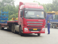 Tractor de combustible de control inteligente P5LH con cabina de 49 toneladas de masa completamente cargada del vehículo 6*4 del tipo de transmisión de la batería del vehículo