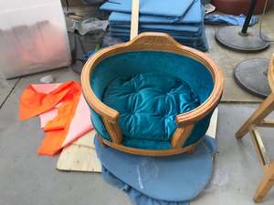 큰 개와 고양이를 위한 돋을새김된 실제적인 목제 애완 동물 소파를 가진 호화스러운 실내 애완 동물 가구 - Product Image 5