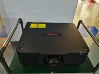 Projecteur laser 3LCD SMX 15000 lumens pour projection mapping, idéal pour les grands sites, les stades, les arènes et les parcs à thème