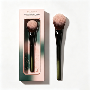 Brocha de Maquillaje LIYA BEAUTY con Degradado de Color, Cerdas Sintéticas Suaves, Mango Esmeralda para Rubor Facial - Product Image 1