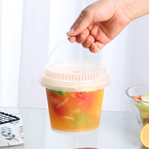 Conteneur à boisson portable transparent de 1000 ml avec couvercle pour les voyages et l'utilisation en extérieur - Product Image 1