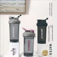 Bouteille d'eau à boire directement avec fonction shaker pour adultes, idéale pour la gym, l'entraînement, la rentrée scolaire, et comme gourde à paille pour les activités de plein air