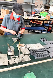 Controlador de Alimentador Vibratorio SANKI Flexible de Alta Funcionalidad, Nueva Maquinaria de Alta Tecnología de Vietnam para Plantas de Manufactura, 1 Año de Garantía - Product Image 6