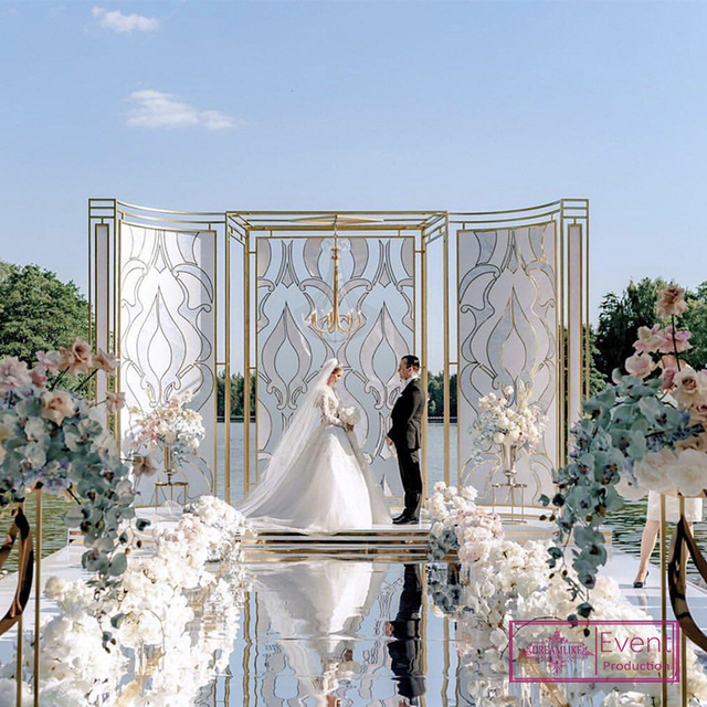 Gold Metal Frame Acrylic Photo Backdrop Stand for Newlyweds Photo Shoot for Wedding Events Photo Studio Backdrops