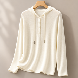 Pull à capuche tricoté sur mesure OEM&ODM pour femme, 100% laine, tricot décontracté à manches longues avec boutons pour femme - Product Image 2