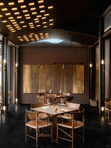 Ensemble de table et chaises à manger en bois moderne, design contemporain pour hôtel, restaurant, mobilier commercial - Product Image 4