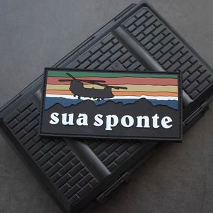 Badge en PVC souple 3D personnalisé de haute qualité, patch en silicone gaufré, logo de marque privée pour vêtements, sacs à dos et chapeaux - Product Image 1
