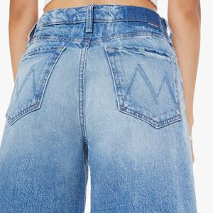 กางเกงยีนส์ขาสั้นทรงหลวมแบบฟอกสีสำหรับผู้หญิง สไตล์คลาสสิก สีน้ำเงิน ขายส่งและรับสั่งทำ - Product Image 4