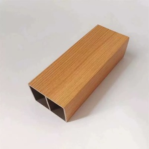 Divisorio Moderno e Semplice per Soggiorno con Listelli in Legno WPC PVC, Schermo a Pali in Materiale Simil Bambù, Design di Tendenza per Decorazione Parete d'Ingresso - Product Image 5