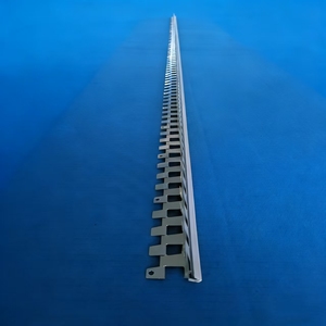 Bande métallique avec bandes en PVC en forme de U, utilisée pour la <span class=keywords><strong>protection</strong></span> des angles, avec d'excellentes propriétés antirouille et résistantes aux chocs. - Product Image 3