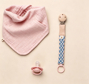 Attache-tétine et bavoir pour bébé en ruban coloré, design moderne et intéressant, en promotion - Product Image 2