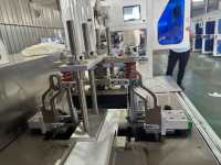 Ligne de production pour machine à lingettes humides, machine à coller les lingettes humides, machine à lingettes désinfectantes