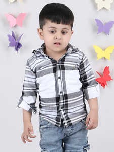 Conjunto de Camisa a Cuadros Blanca y Negra con Jeans de Mezclilla para Niños, Ropa Casual y Moderna para Uso Diario, Cómoda para Niños - Product Image 6