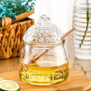 Barattolo per Miele in Vetro Goffrato con Coperchio a Nido d'Ape e Bastoncino in Legno, Lavabile in Lavastoviglie, 500ml - Product Image 5