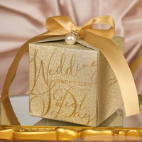 Boîte de bonbons de mariage pailletée de luxe en gros avec ruban de perles faveurs de forme carrée avec logo personnalisé pour les invités douche nuptiale