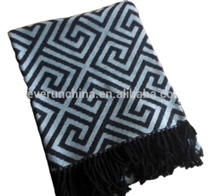 100% Acryl Jacquard reversible schwarz und weiß Vintage Geometrie zwei Seiten verwenden benutzer definierte Farbe gewebte Fransen Decke - Product Image 3