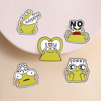 Vente en gros de badges en émail souple et en métal, personnalisés, mignons, amusants, en forme de grenouille, de dessin animé, ou avec inscription 'Sorry', pour sacs à dos et chapeaux, directement de l'usine à prix abordable.