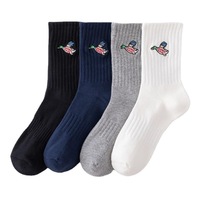 Serviettes et chaussettes de sport mi-mollet personnalisées en coton, blanches et noires, avec logo brodé sur mesure pour hommes et femmes, vente en gros